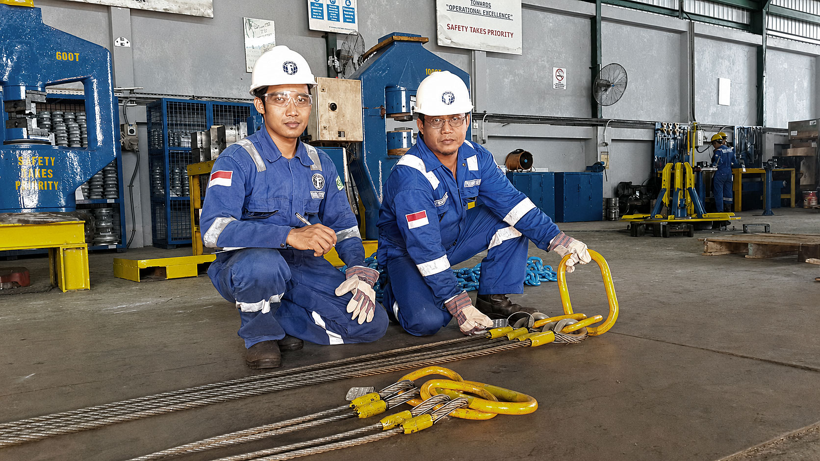Franklin Offshore Indonesia engineers inspecting certified lifting equipment